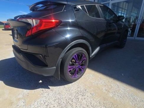 Used 2018 Toyota C-HR XLE image 6