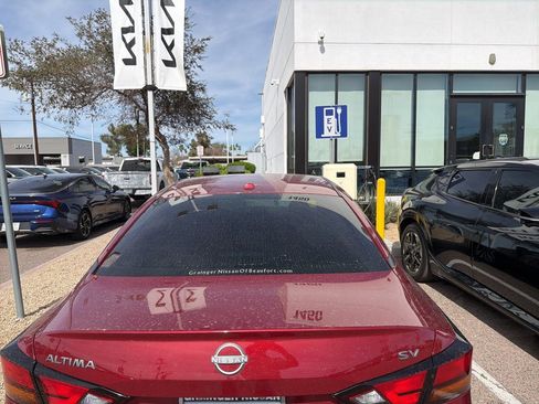 Used 2024 Nissan Altima 2.5 SV image 9