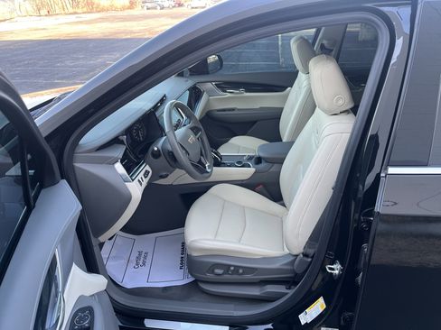 Used 2024 Cadillac XT6 Premium Luxury w/ Technology Package image 9