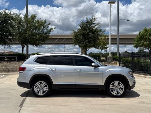 Used 2019 Volkswagen Atlas SE w/ Panoramic Sunroof Package FWD image 5