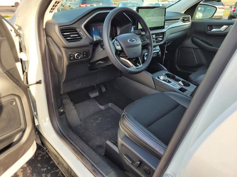 New 2025 Ford Escape SE w/ Class II Trailer Tow Package FWD image 15