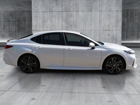 Used 2025 Toyota Camry XSE FWD image 4