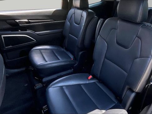 Used 2025 Kia Telluride S FWD image 19
