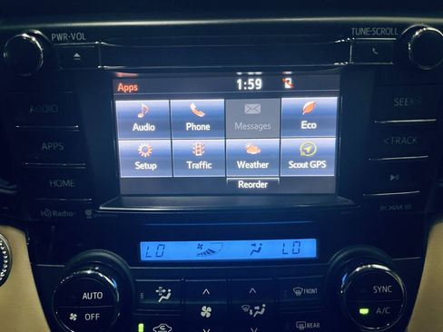Used 2017 Toyota RAV4 XLE AWD/4WD image 34