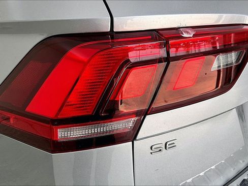 Used 2022 Volkswagen Tiguan SE image 38