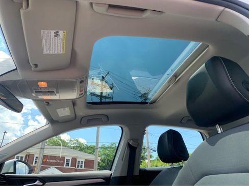 Used 2025 Volkswagen Jetta SE FWD image 25