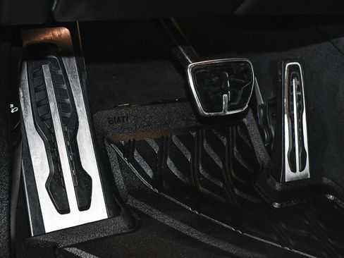 Used 2023 BMW X7 xDrive40i w/ Executive Package image 23