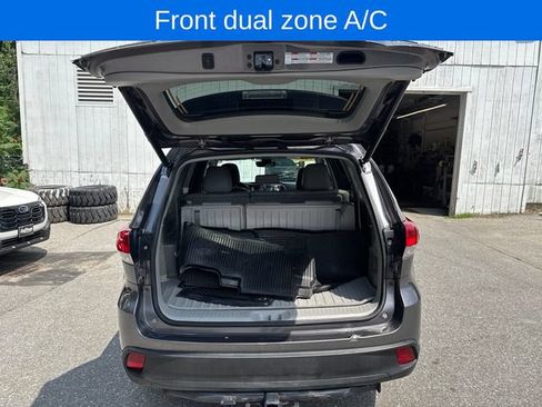 Used 2019 Toyota Highlander XLE AWD/4WD image 22