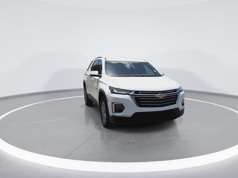 Used 2022 Chevrolet Traverse LT FWD image 2