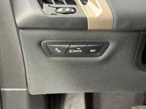 Used 2022 BMW iX xDrive50 w/ Sport Package image 17