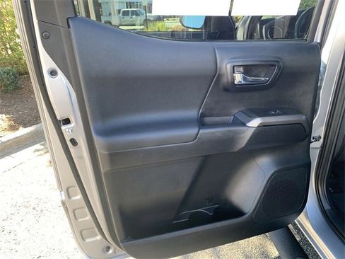 Certified 2016 Toyota Tacoma TRD Sport image 15