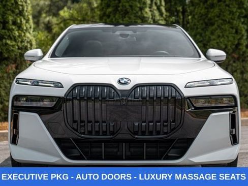 Used 2023 BMW i7 xDrive60 w/ Executive Package 2 AWD/4WD image 18
