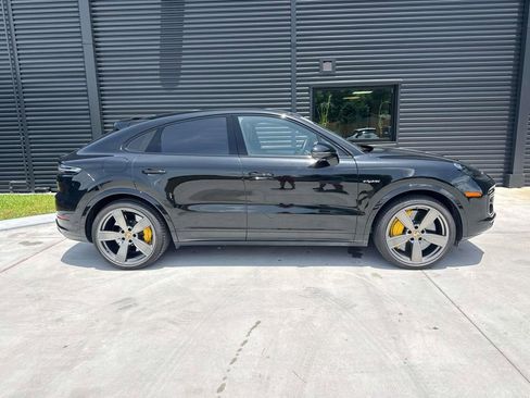 Certified 2023 Porsche Cayenne Turbo S AWD/4WD image 10