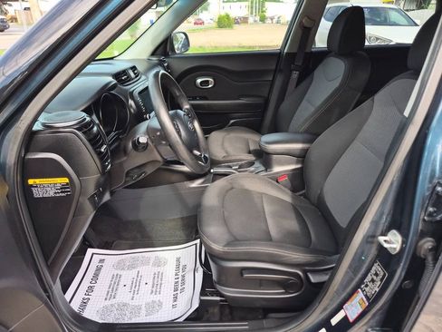 Used 2018 Kia Soul + FWD image 12