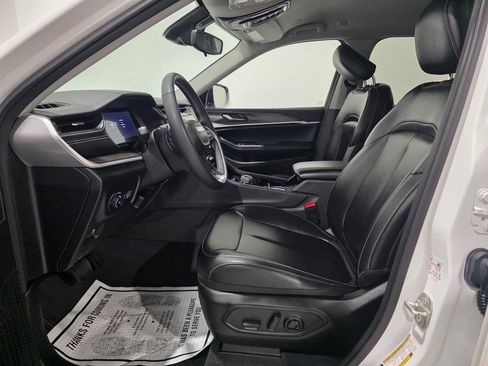 Used 2023 Jeep Grand Cherokee Limited image 15