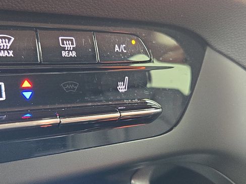 Used 2023 Buick Envision Essence FWD image 39
