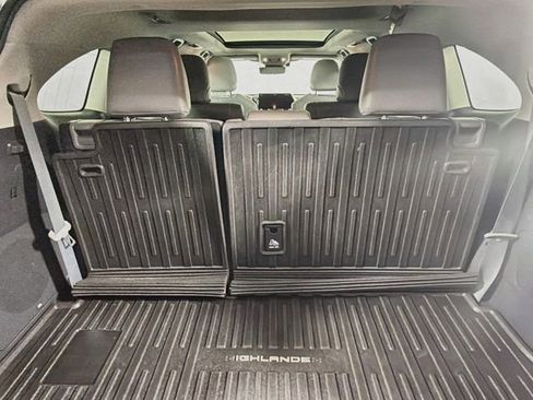 Used 2021 Toyota Highlander Platinum AWD/4WD image 35