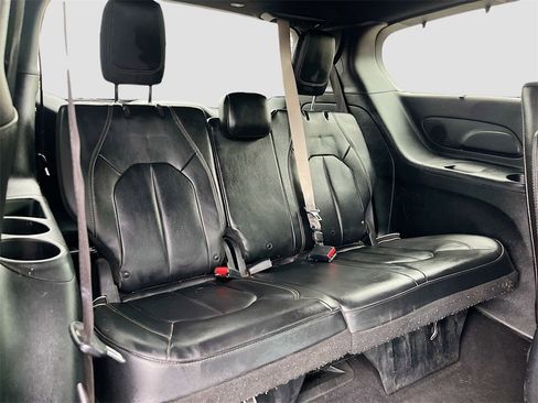 Used 2019 Chrysler Pacifica Touring-L w/ S Appearance Package image 26