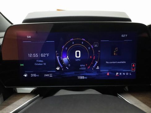 Used 2025 Chevrolet Suburban High Country image 13