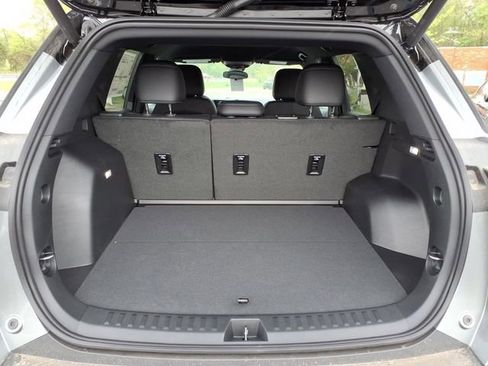 New 2026 Chevrolet Equinox LT w/ Convenience Package II FWD image 11