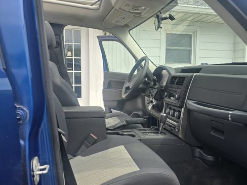 Used 2010 Jeep Liberty 4WD Sport image 34