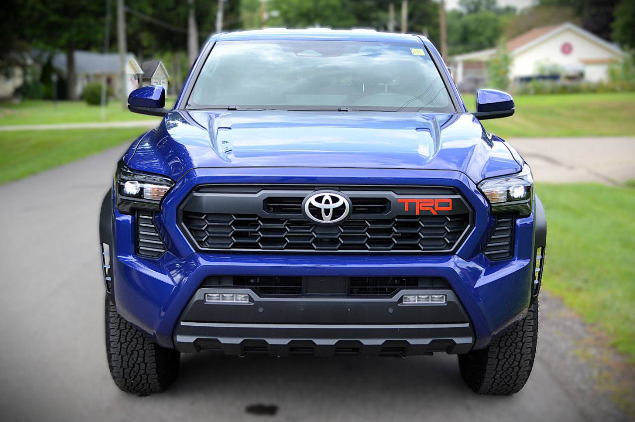 Used 2024 Toyota Tacoma TRD Off-Road w/ TRD Off Road Upgrade Package AWD/4WD image 2