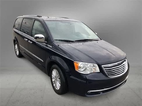Used 2014 Chrysler Town & Country Limited w/ Luxury Group image 8