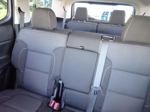 Certified 2023 GMC Acadia SLE w/ Driver Convenience Package FWD image 17