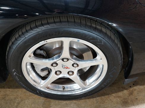 Used 2004 Chevrolet Corvette Convertible w/ Preferred Equipment Group image 40