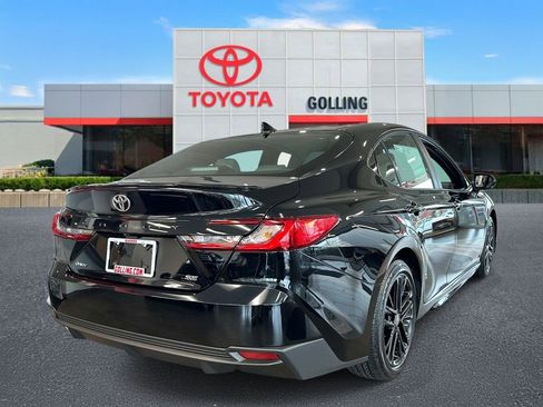 New 2026 Toyota Camry SE FWD image 3