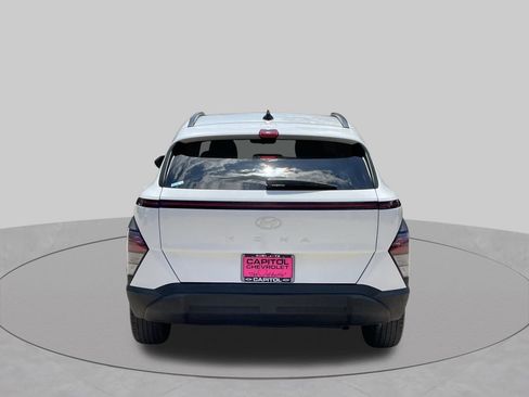 Used 2025 Hyundai Kona SEL FWD image 5