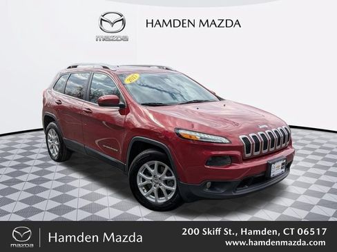 Used 2017 Jeep Cherokee Latitude w/ Cold Weather Group AWD/4WD image 1