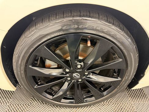 Used 2023 Nissan Maxima SR w/ Sport Mat Group FWD image 34
