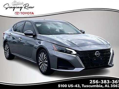 Used 2023 Nissan Altima 2.5 SV image 1