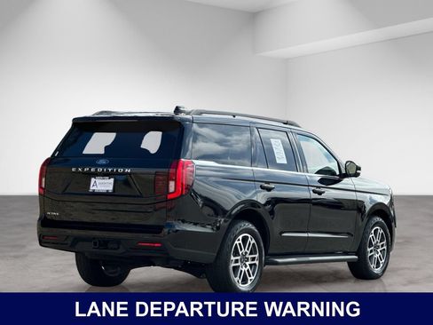 Used 2025 Ford Expedition Active AWD/4WD image 6
