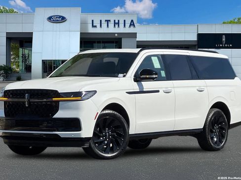 New 2026 Lincoln Navigator L Reserve AWD/4WD image 1