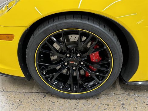 Used 2006 Chevrolet Corvette Z06 w/ Preferred Equipment Group RWD image 7