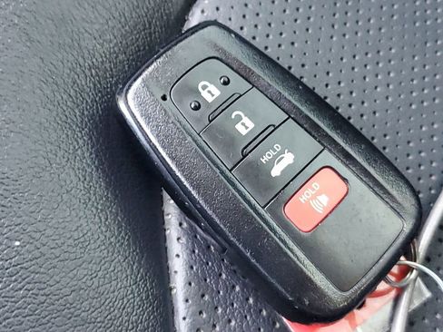 Used 2020 Toyota Camry XSE image 40