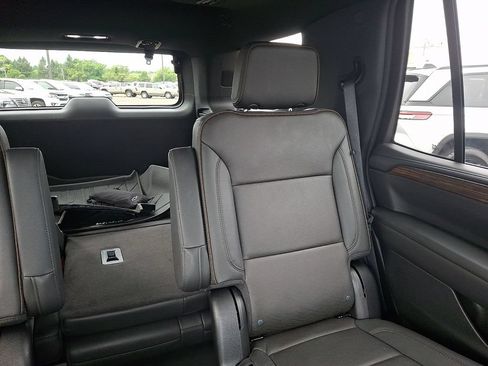 Used 2024 Chevrolet Tahoe High Country AWD/4WD image 21