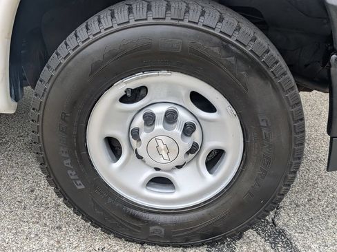 Used 2019 Chevrolet Express 2500 w/ Driver Convenience Package RWD image 14
