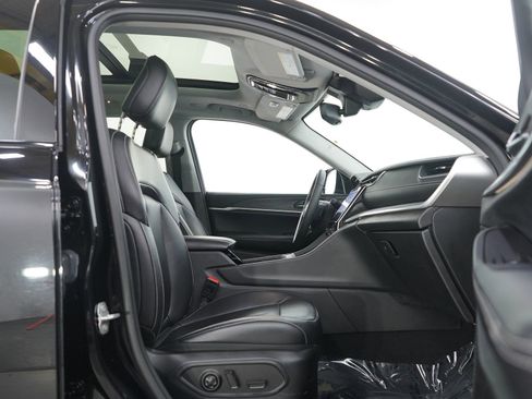 Used 2023 Jeep Grand Cherokee L Limited w/ Black Appearance Package image 11