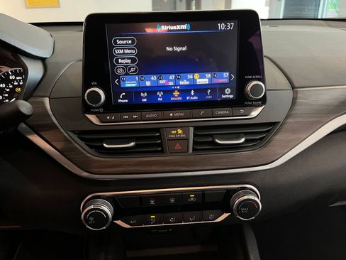 Used 2025 Nissan Altima 2.5 SV FWD image 17
