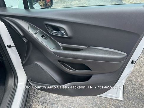 Used 2020 Chevrolet Trax LS w/ Tint and Cruise Package image 13