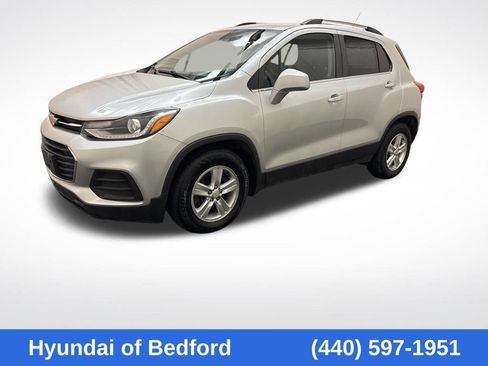 Used 2018 Chevrolet Trax LT w/ LT Convenience Package image 1