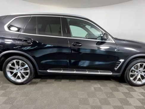 Used 2024 BMW X5 xDrive40i w/ Premium Package AWD/4WD image 3