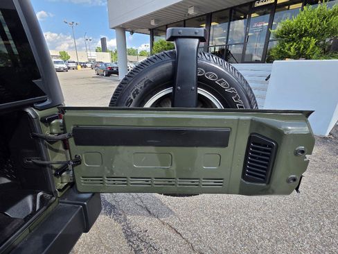 Used 2015 Jeep Wrangler Unlimited Sport w/ Quick Order Package 24S AWD/4WD image 26