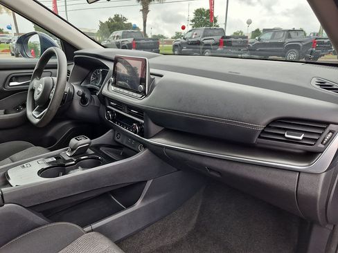 Used 2024 Nissan Rogue SV FWD image 34