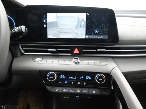 Used 2025 Hyundai Elantra SEL FWD image 18
