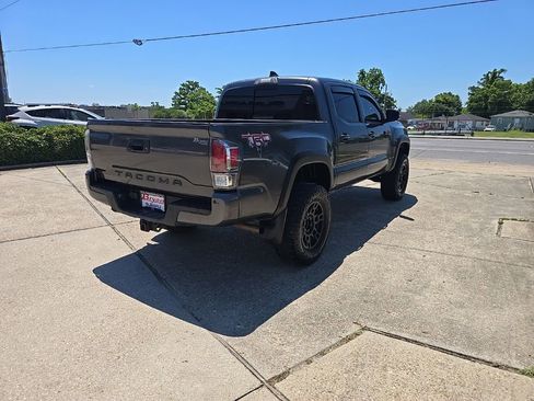 Used 2020 Toyota Tacoma TRD Off-Road w/ Technology Package AWD/4WD image 6