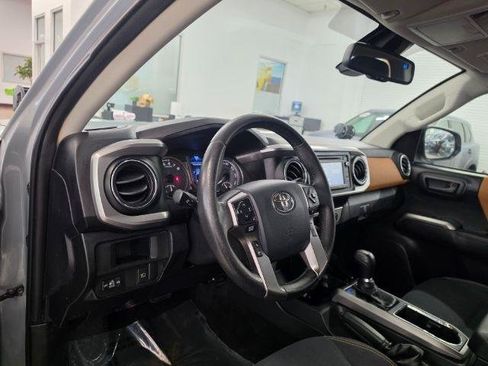 Used 2019 Toyota Tacoma SR5 RWD image 12